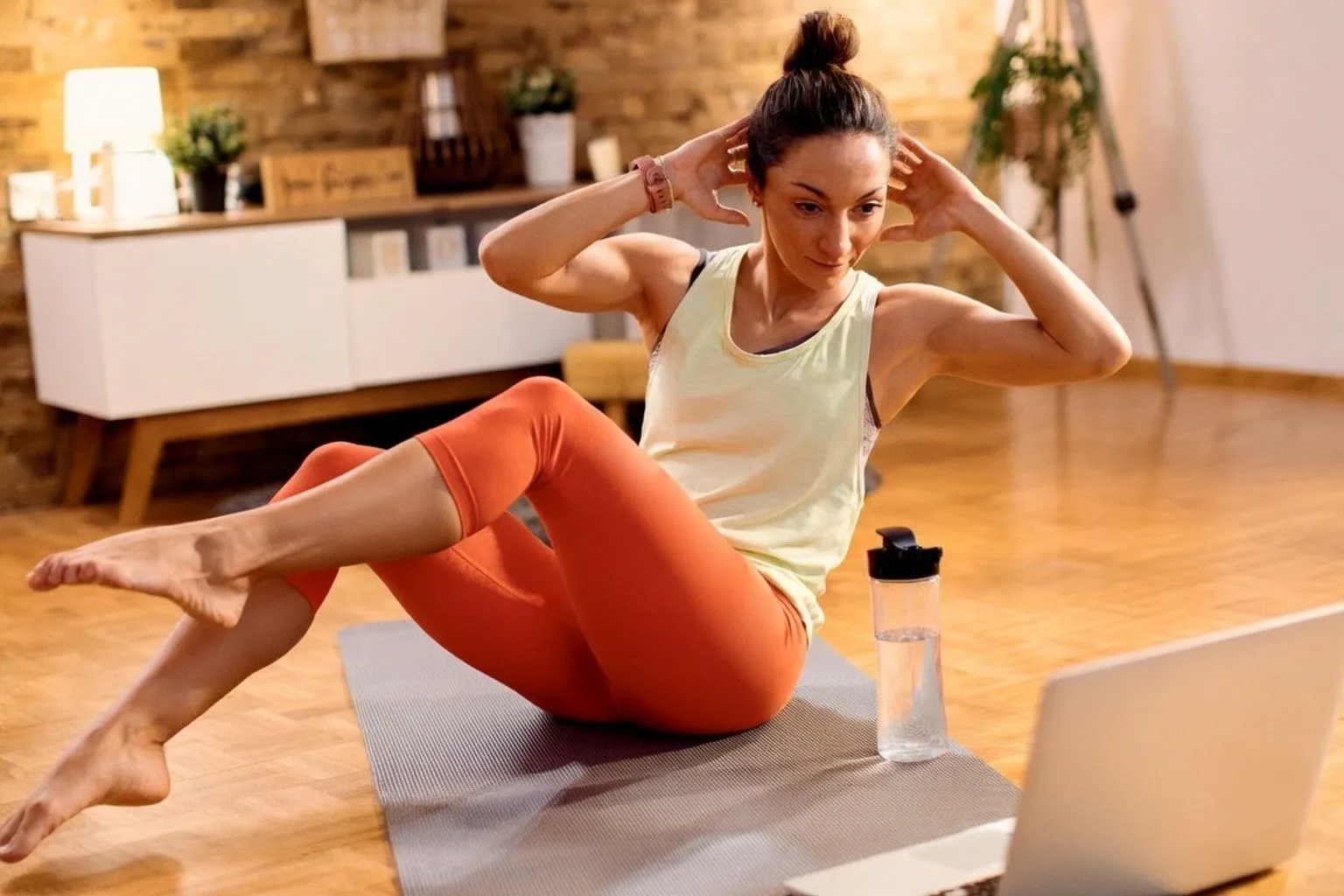 Ganzkörperkraft ohne Gewichte: Ein effektives Pilates-Programm für den Einstieg