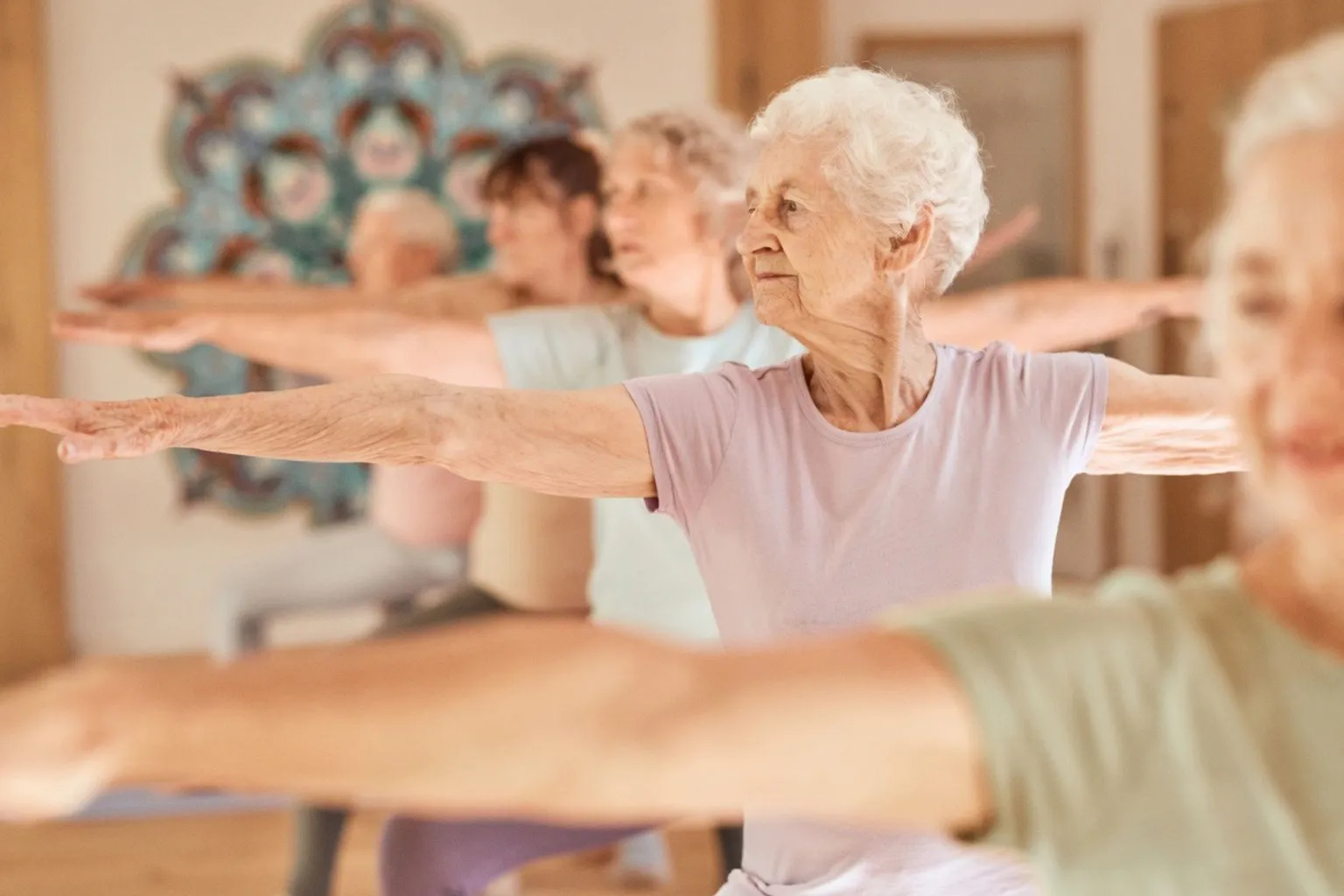 Wie dynamisches Yoga die kognitive Fitness und das Gedächtnis im Alter stärkt